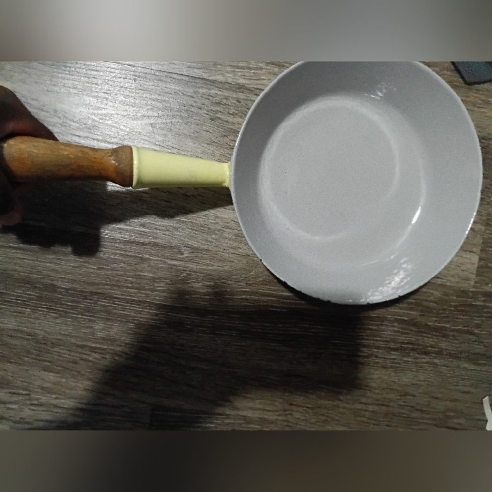 Vintage Le Creuset Yellow Enameled Cast Iron Pan 1960's-1970's - Picture 8 of 13